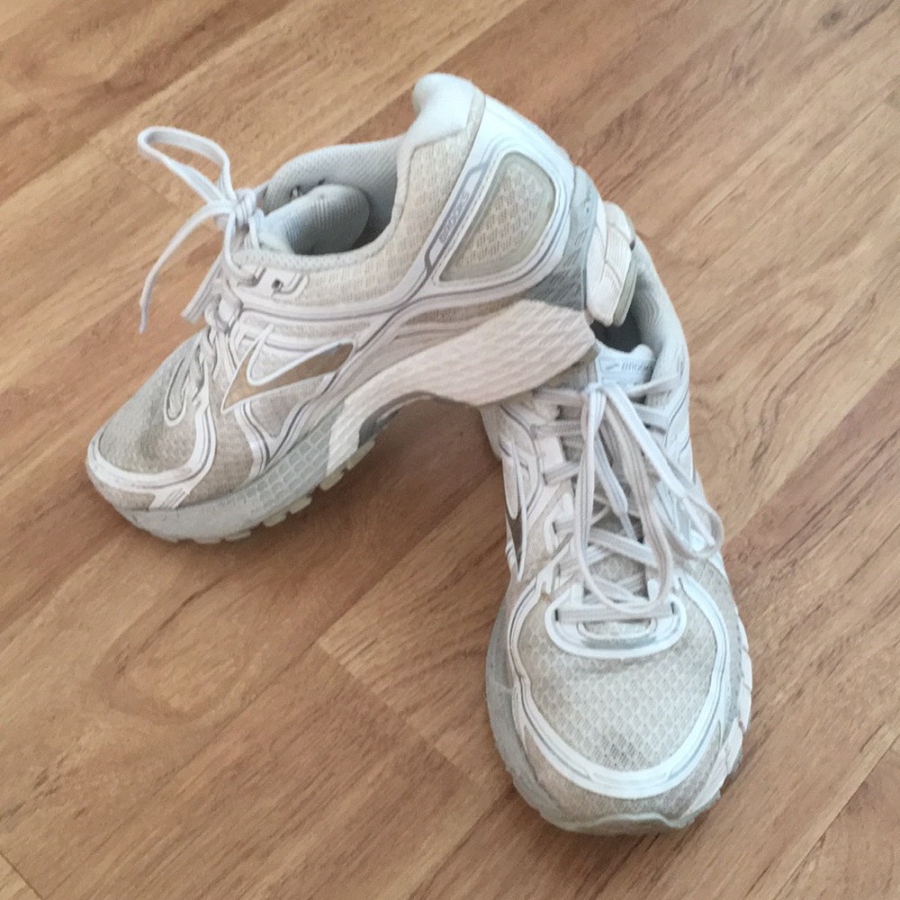 Brooks Adrenaline GTS 16 Edition